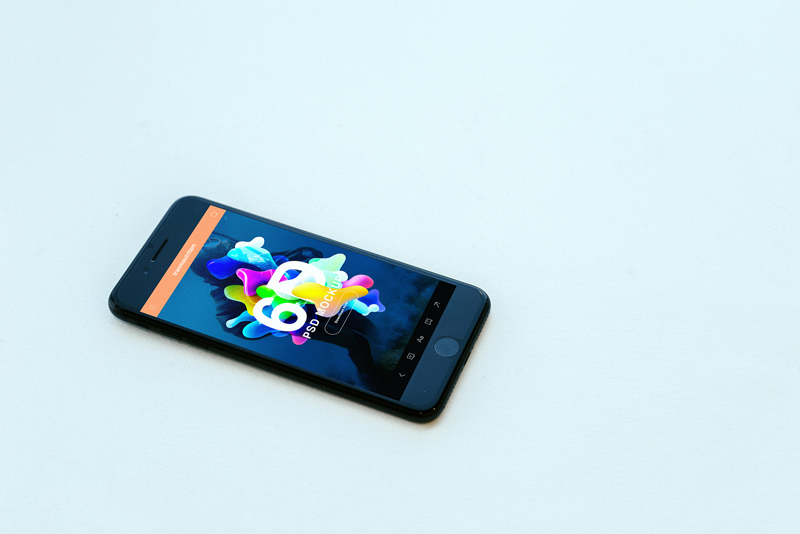 iPhone 7 Realistic Mockups PSD