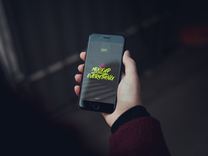 5 iPhone 7 Mockups – Free Resource