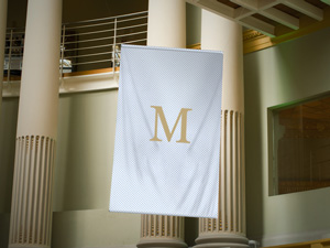 Flag Mockup – PSD Freebie