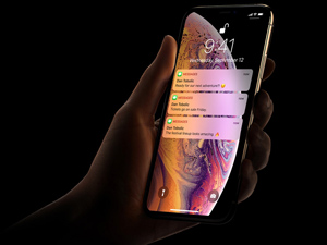 iPhone XS Mockup – Free PSD