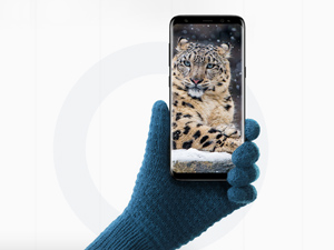 Samsung Galaxy S8 In Hand Mockup PSD
